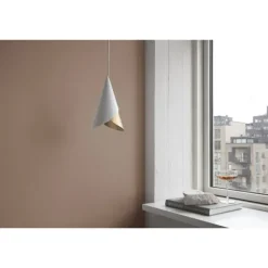 Cornet taklampa, vit/mässing