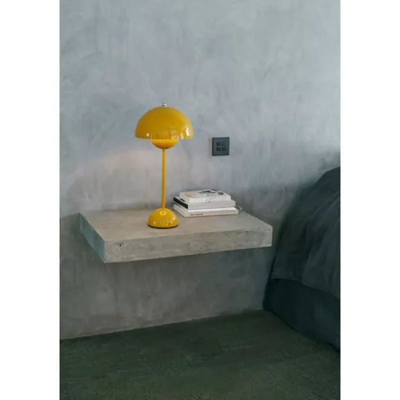 Flowerpot VP3 bordslampa, senapsgul 50cm