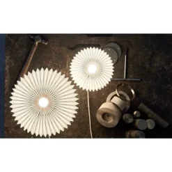 Model 375 bordslampa medium, vit/ek