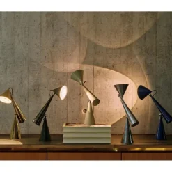 Pose Task Bordslampa Indigo