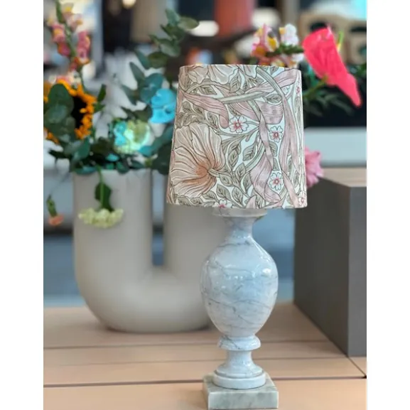 Priscilla lampfot, marmor