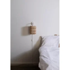Signature 18 Vägglampa Björk