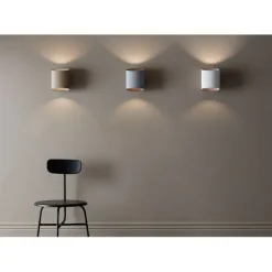 Sinne G9 vägglampa, betongstruktur/mässing