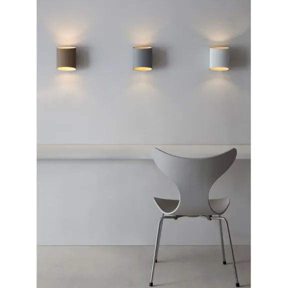 Sinne G9 vägglampa, sandstruktur/mässing