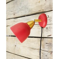 Urban Short Vägglampa Raspberry red